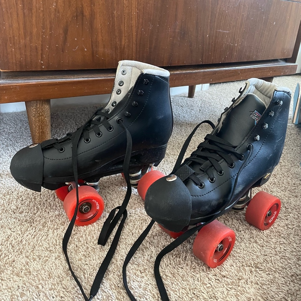 Black Sure Grip Roller Skates Mens 6 Womens 7